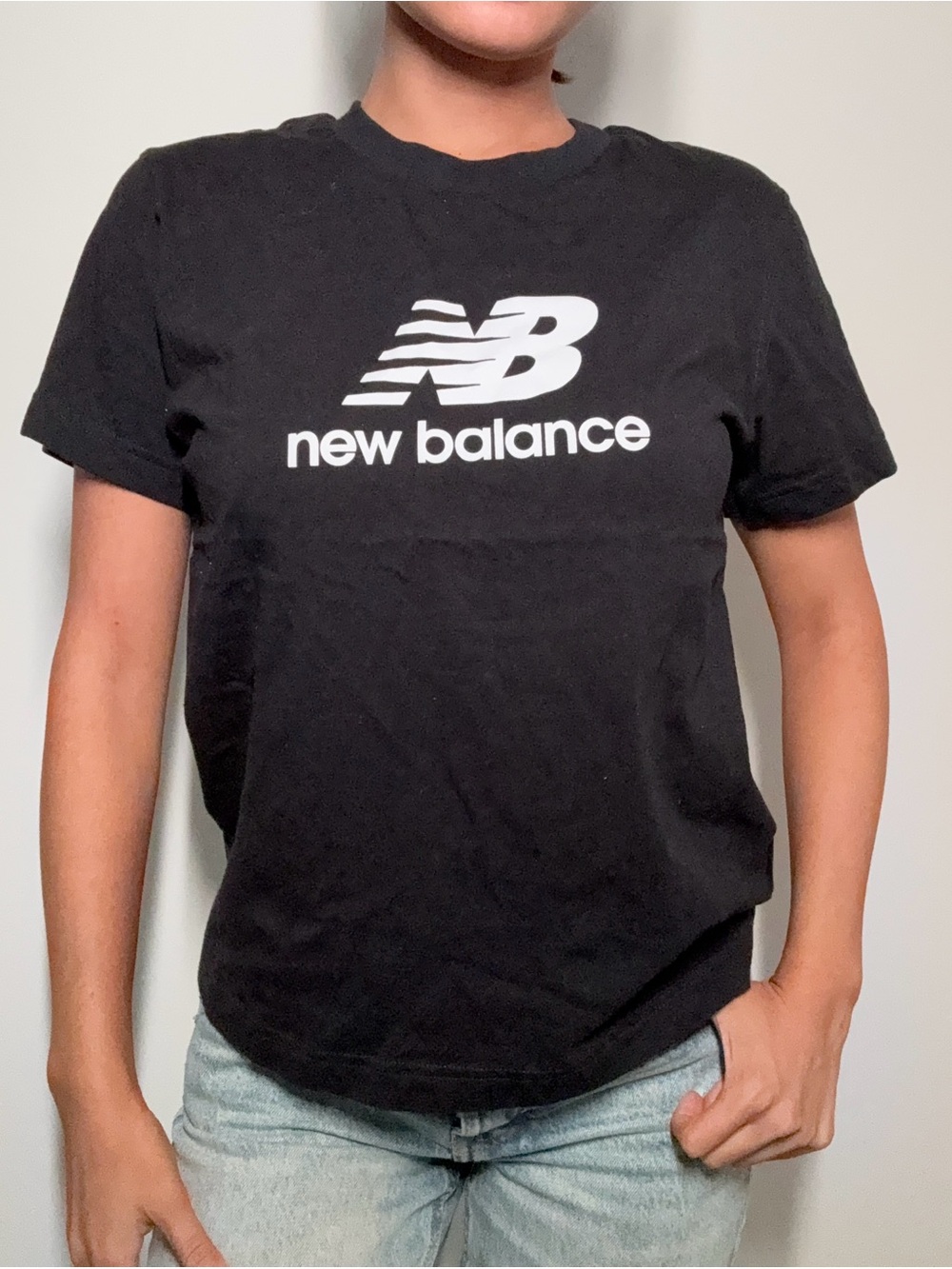 Basic New Balance Logo Short Sleeve Graphic Tee in Black and White